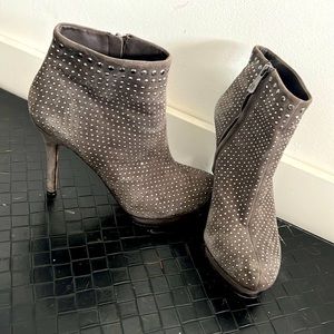 Grey heel boots with sparkles
